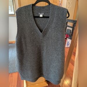 Vince Camuto Dark Gray V-Neck Sweater Vest